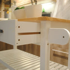 Dessus en bois d'hévéa blanc Chariot de cuisine avec 2 tiroirs, étagères ouvertes, porte-serviettes et 4 roulettes verrouillables