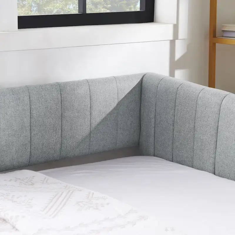 Lit de repos simple rembourré en lin gris avec détails à rayures verticales et lit gigogne coulissant – 1 personne