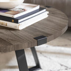 Table basse ronde à plateau aspect bois multi-finitions avec piètement en métal en croix