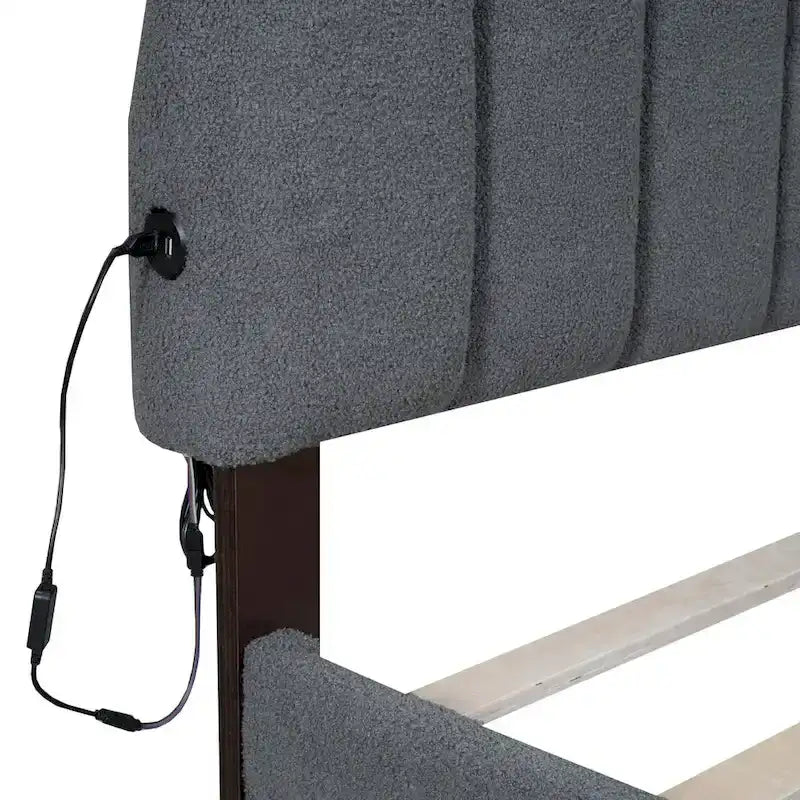 Lit plateforme capitonné Queen Blanc/Beige/Gris avec lumières LED, ports USB et tiroir de rangement – 2 personnes