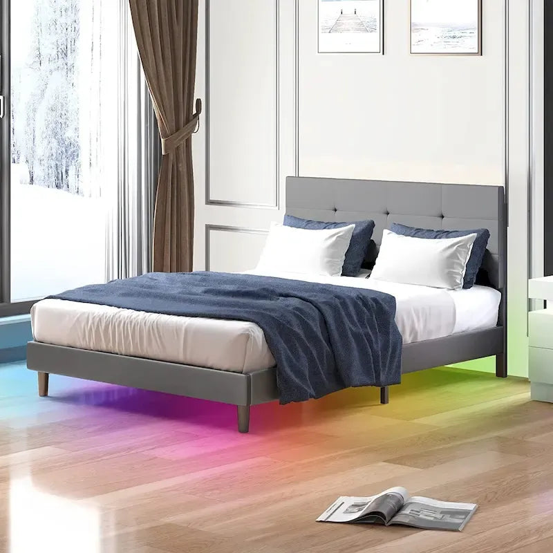 Lit plateforme en PVC gris / noir / blanc avec lumières LED RGB et tête de lit capitonnée – Taille complète / Queen / King