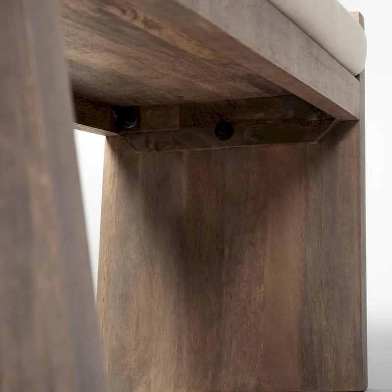 Banc d'appoint rembourré crème/marron de 147 cm avec pieds inclinés en bois de manguier – 2 places