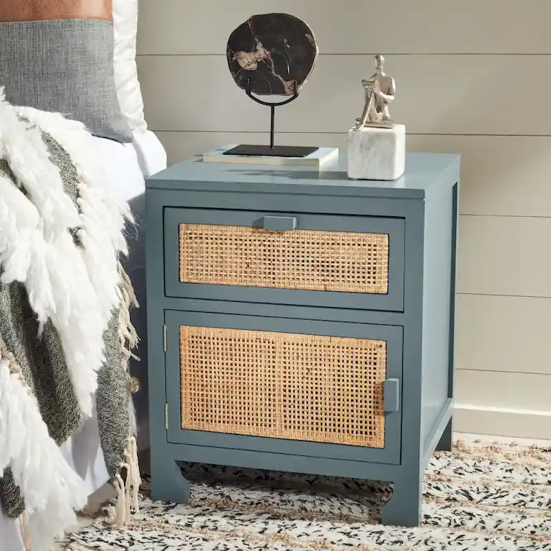 Table de chevet côtière en rotin et bois de mindi avec 1 tiroir et 1 porte, coloris Naturel / Blanc / Gris Bleu / Noir