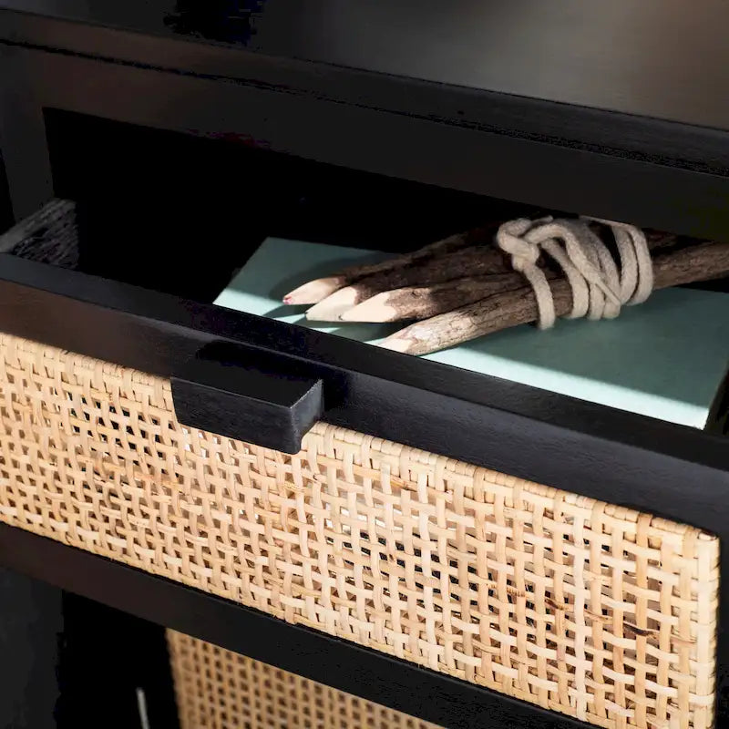 Table de chevet côtière en rotin et bois de mindi avec 1 tiroir et 1 porte, coloris Naturel / Blanc / Gris Bleu / Noir