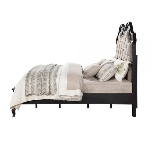 Lit king-size capitonné beige et noir avec tête de lit capitonnée, garniture cloutée et pieds cabriole – 2 personnes
