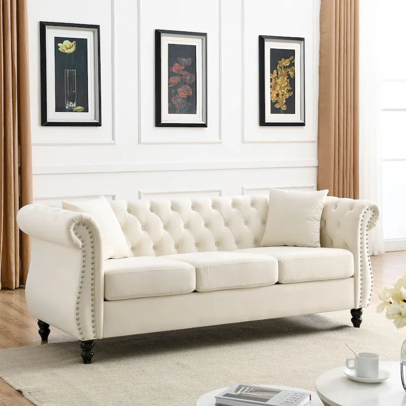 Canapé 3 places Chesterfield beige/gris avec capitonnage et clous décoratifs – 3 personnes