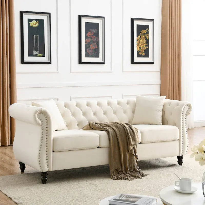 Canapé 3 places Chesterfield beige/gris avec capitonnage et clous décoratifs – 3 personnes