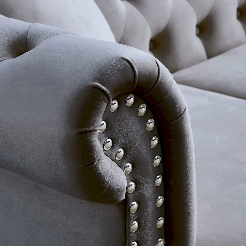 Canapé 3 places Chesterfield beige/gris avec capitonnage et clous décoratifs – 3 personnes