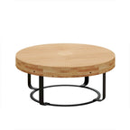 Table basse ronde sculptée en pin naturel et noir avec pieds en métal noir
