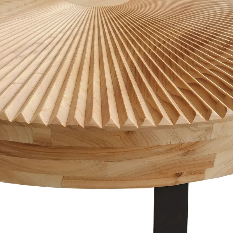 Table basse ronde sculptée en pin naturel et noir avec pieds en métal noir