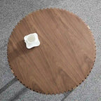 Table Basse Ronde Noyer / Frêne Naturel / Noir avec Surface en Relief Bois et Piétement Socle en Acier Inoxydable