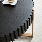 Table Basse Ronde Noyer / Frêne Naturel / Noir avec Surface en Relief Bois et Piétement Socle en Acier Inoxydable