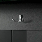Porte-manteau d'entrée en MDF noir/blanc avec 4 crochets, 3 niches ouvertes, 2 placards et un banc rembourré