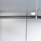 Armoire d'angle polygonale blanche/grise avec 2 étagères, tringle à vêtements et 2 tiroirs